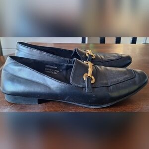 Steve Madden Chic Black Loafers with Gold Accent